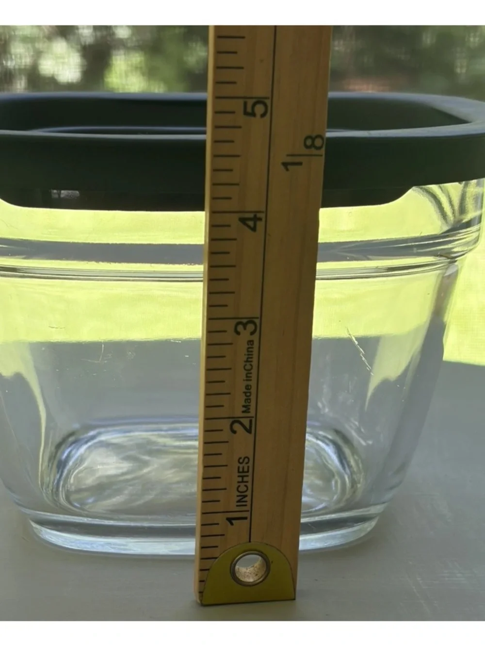 Rubbermaid Glass Storage Container 5.5 Cup/1.3 Liter with Black Lid 7N64